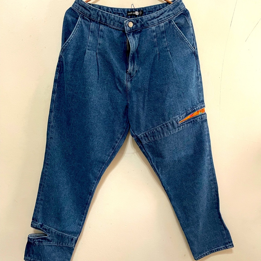 Mom jeans/high waisted jeans